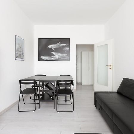 Apartment With Balcony -Bisceglie Red Line Subway Milan Extérieur photo