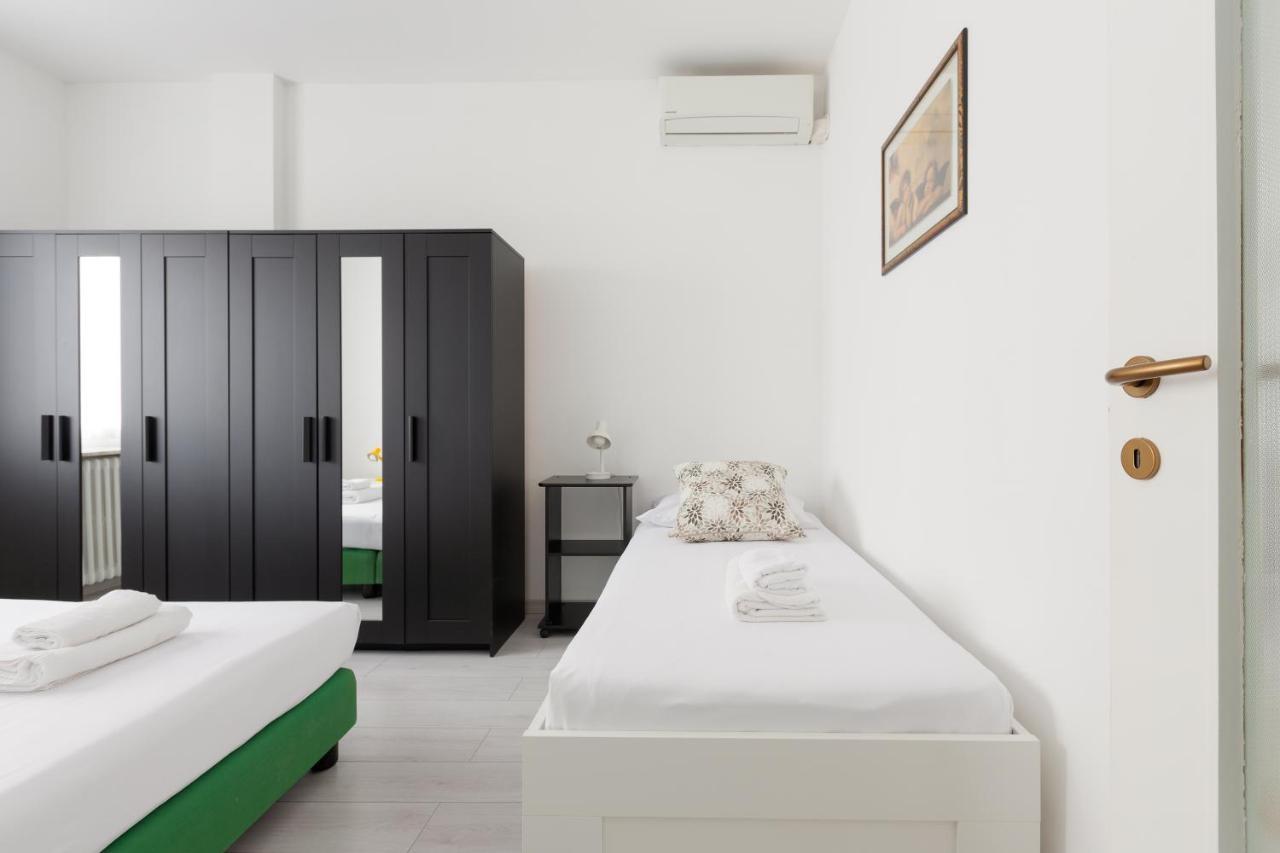 Apartment With Balcony -Bisceglie Red Line Subway Milan Extérieur photo