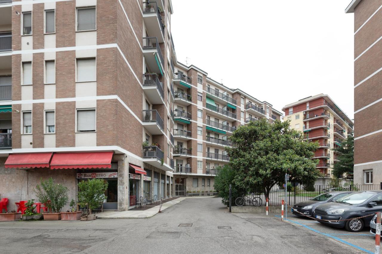 Apartment With Balcony -Bisceglie Red Line Subway Milan Extérieur photo
