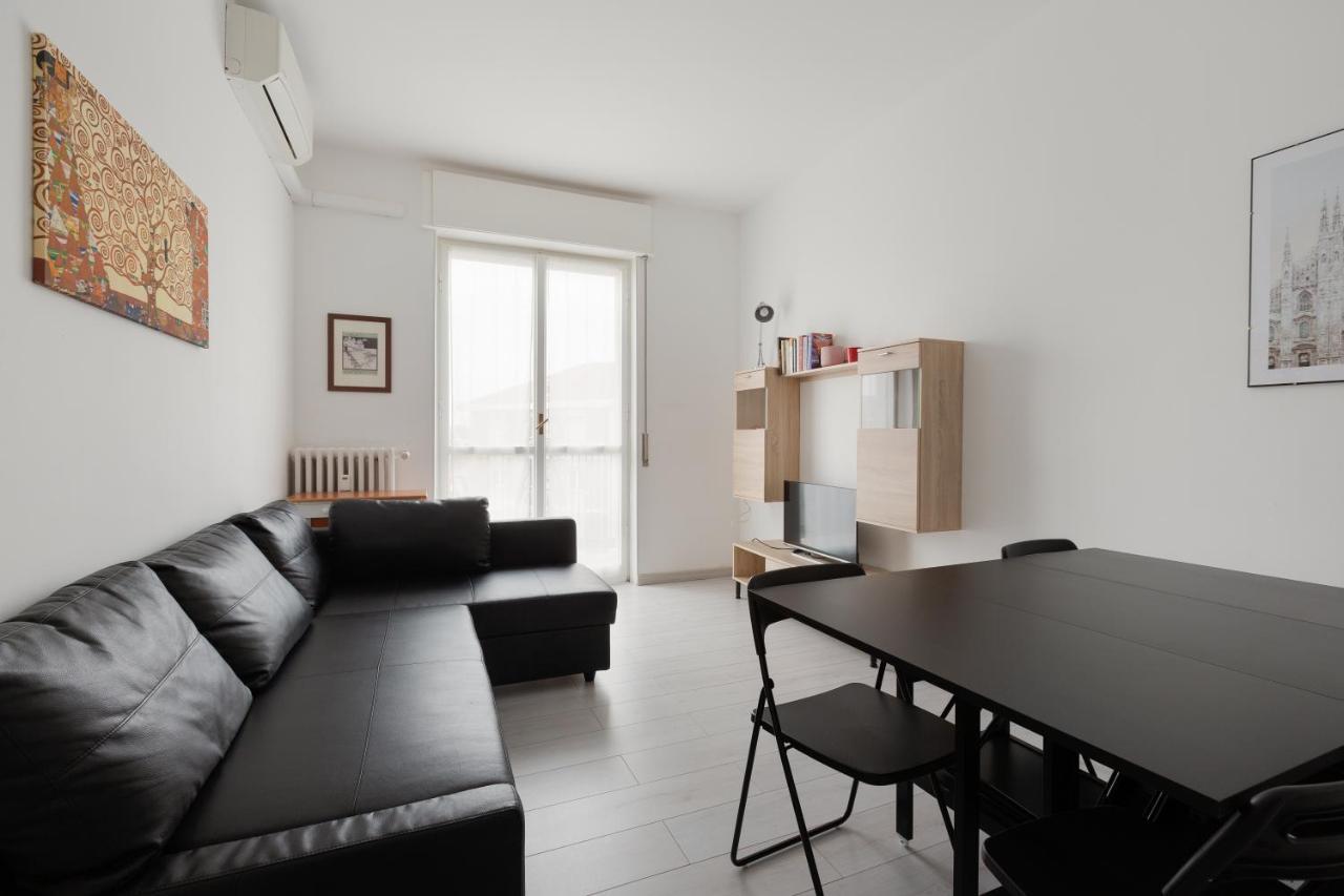 Apartment With Balcony -Bisceglie Red Line Subway Milan Extérieur photo