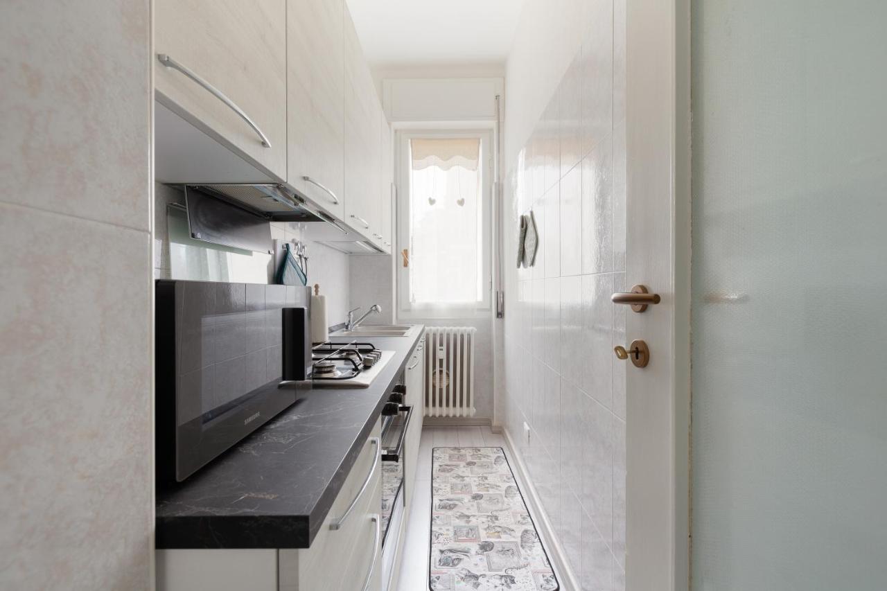 Apartment With Balcony -Bisceglie Red Line Subway Milan Extérieur photo