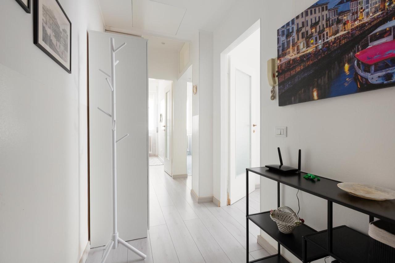 Apartment With Balcony -Bisceglie Red Line Subway Milan Extérieur photo