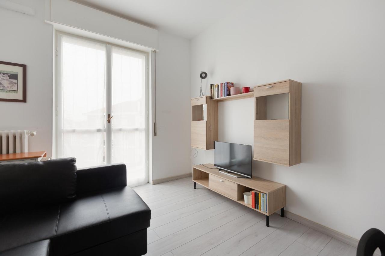 Apartment With Balcony -Bisceglie Red Line Subway Milan Extérieur photo